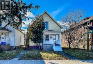 Photo 1: 867 LANGLOIS AVE in Windsor: House for sale : MLS®# X8060482