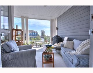 Photo 4: 323 4600 WESTWATER Drive in Richmond: Steveston South Condo for sale in "COPPER SKY" : MLS®# V757360
