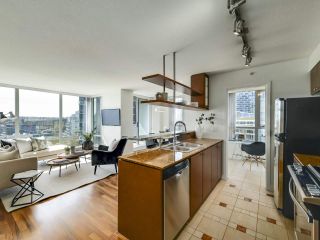 Photo 8: 902 1495 RICHARDS Street in Vancouver: Yaletown Condo for sale in "AZURA II" (Vancouver West)  : MLS®# R2570710