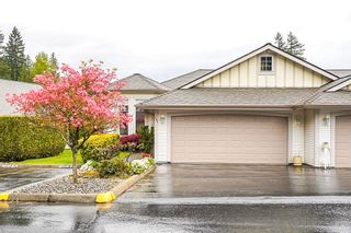 Photo 1: 305 20655 88 Avenue in Langley: Walnut Grove Townhouse for sale in "TWIN LAKES" : MLS®# R2746967