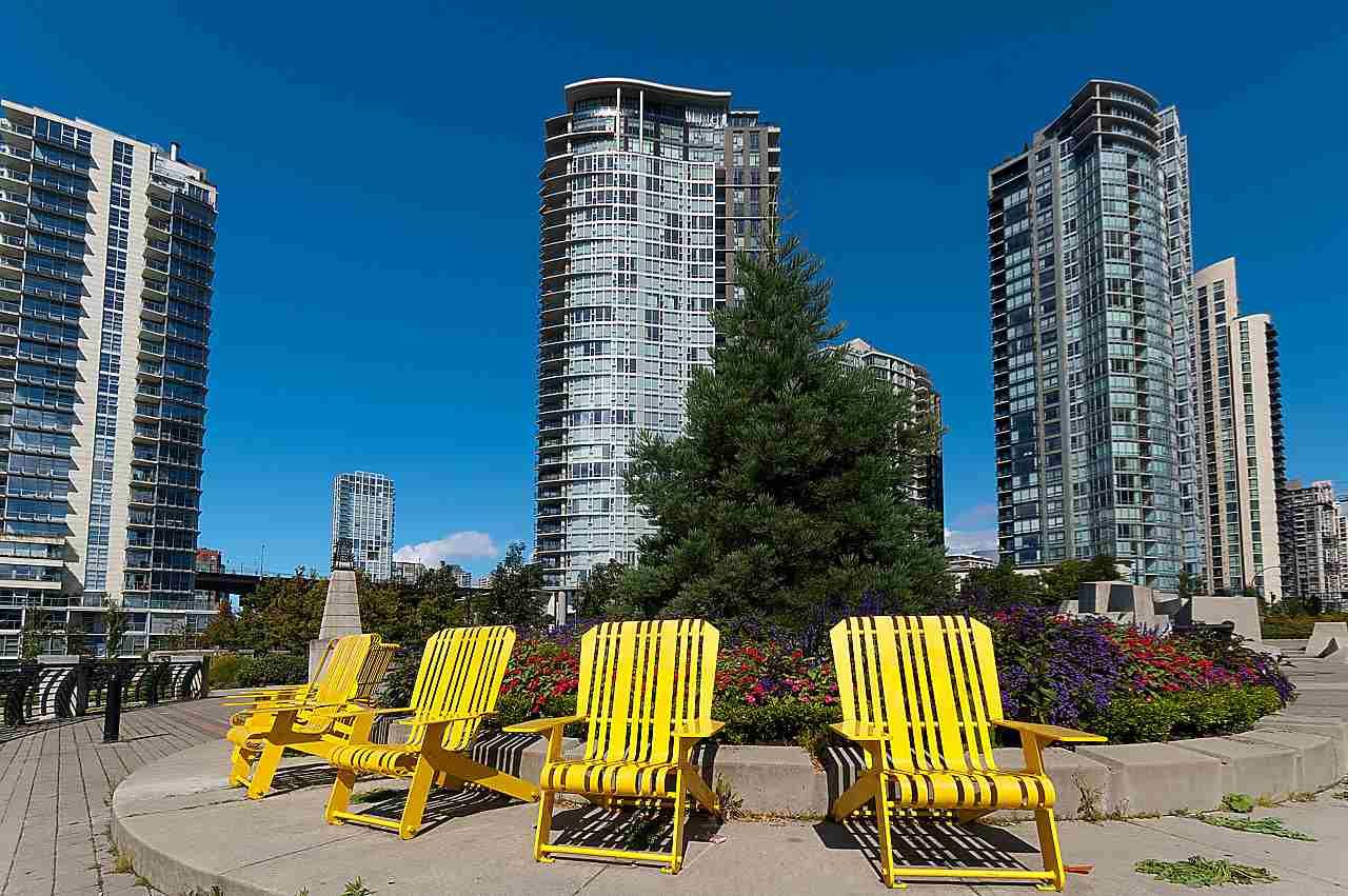 Main Photo: 2302 583 BEACH Crescent in Vancouver: Yaletown Condo for sale in "Park West 2 Yaletown" (Vancouver West)  : MLS®# R2179212