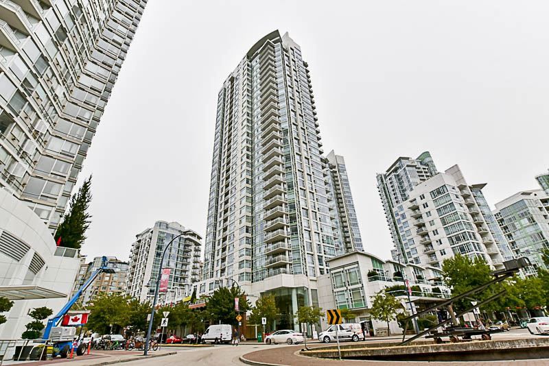 Main Photo: 2001 1199 MARINASIDE CRESCENT in Vancouver: Yaletown Condo for sale (Vancouver West)  : MLS®# R2202807