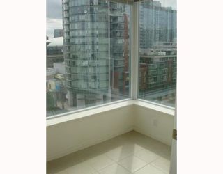 Photo 4: 902 550 TAYLOR Street in Vancouver: Downtown VW Condo for sale in "TAYLOR" (Vancouver West)  : MLS®# V773708