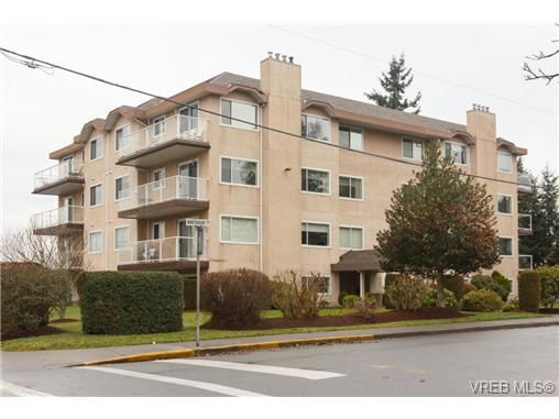 Main Photo: 401 2354 Brethour Ave in SIDNEY: Si Sidney North-East Condo for sale (Sidney)  : MLS®# 719565