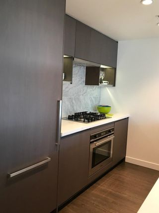 Photo 3: 1611 68 SMITHE Street in Vancouver: Downtown VW Condo for sale in "ONE PACIFIC" (Vancouver West)  : MLS®# R2662927