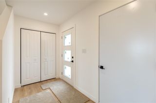 Photo 3: 33 Sand Piper Trail in Landmark: House for sale : MLS®# 202315047
