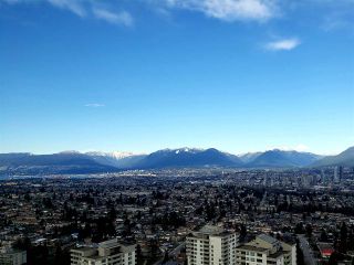 Photo 1: 3901 5883 BARKER Avenue in Burnaby: Metrotown Condo for sale in "ALDYANNE ON THE PARK" (Burnaby South)  : MLS®# R2348636