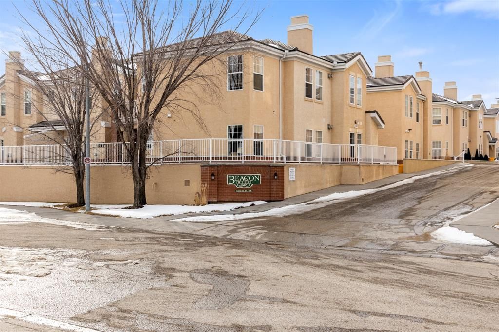 Main Photo: 1104 14645 6 Street SW in Calgary: Shawnee Slopes Row/Townhouse for sale : MLS®# A1182888