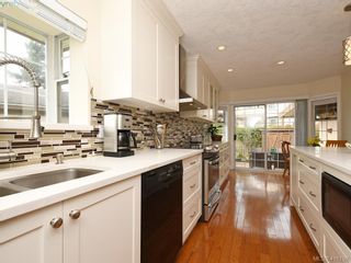 Photo 5: 5 901 Kentwood Lane in VICTORIA: SE Broadmead Row/Townhouse for sale (Saanich East)  : MLS®# 825659