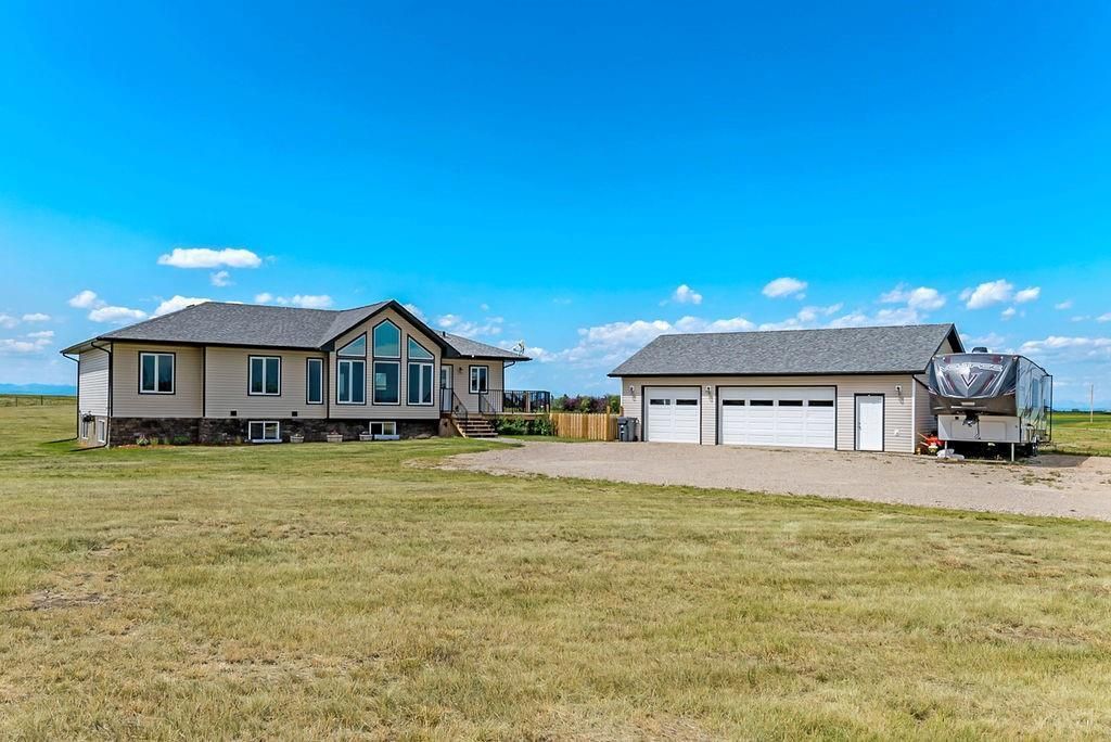 Main Photo: 88135 666 Avenue E: Rural Foothills County Detached for sale : MLS®# C4261884