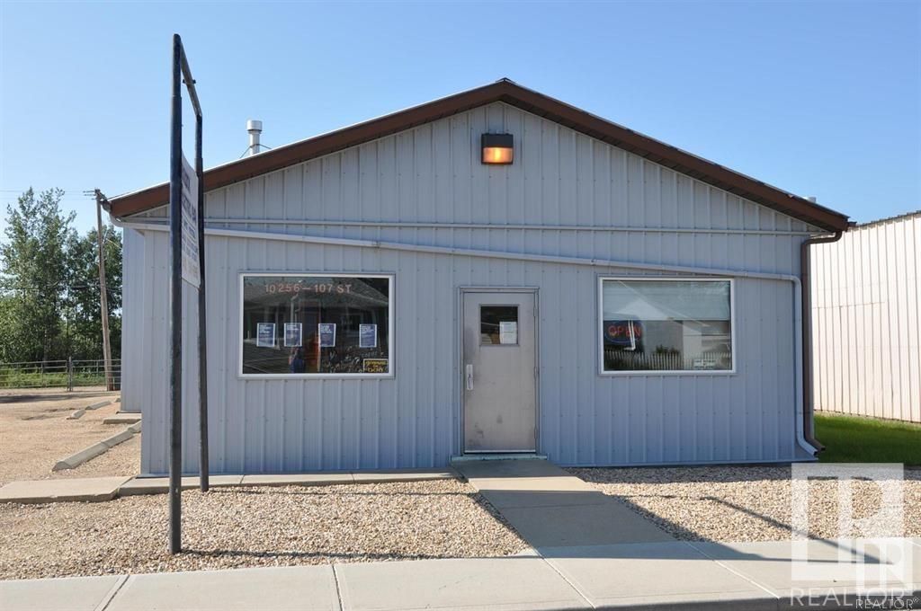 Main Photo: 10256 107 Street: Westlock Business with Property for sale : MLS®# E4280610