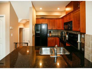 Photo 4: 4 6919 180TH Street in Surrey: Cloverdale BC Townhouse for sale in "PROVIDENCE" (Cloverdale)  : MLS®# F1423777