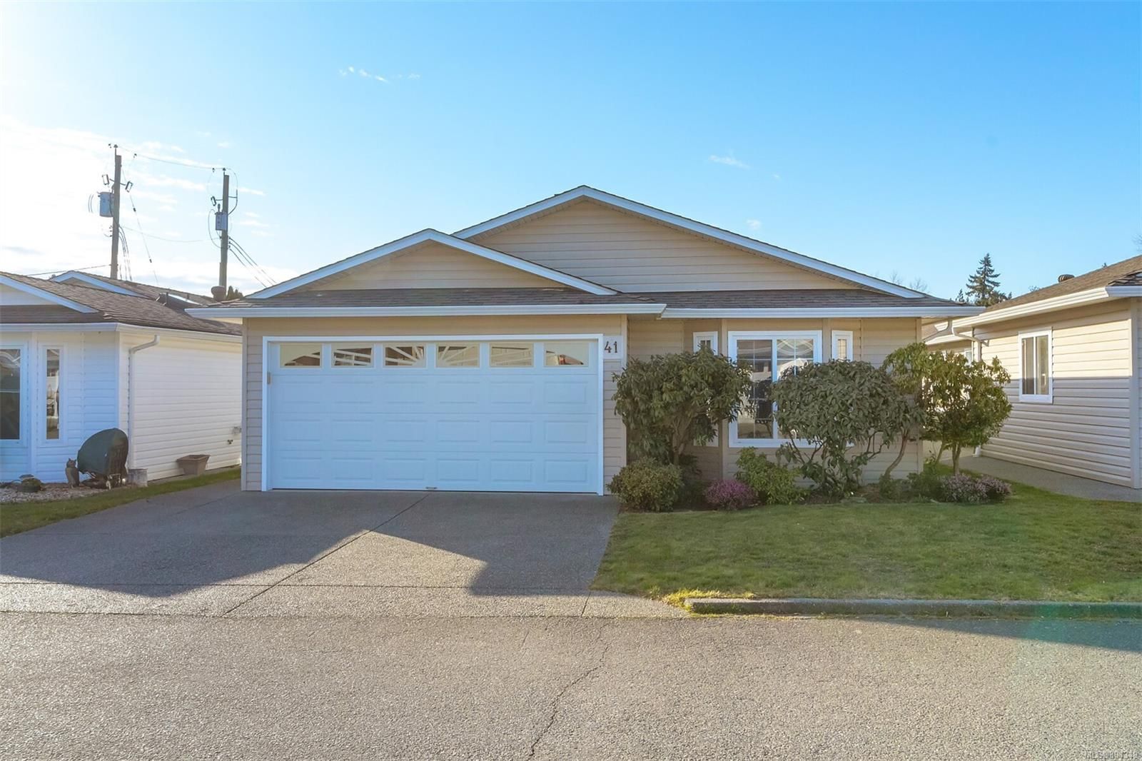 Main Photo: 41 7570 Tetayut Rd in Central Saanich: CS Hawthorne Manufactured Home for sale : MLS®# 894349