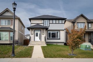 Photo 2: Move In Ready 2 Storey in Winnipeg: 1R House for sale (Bridgwater Lakes) 