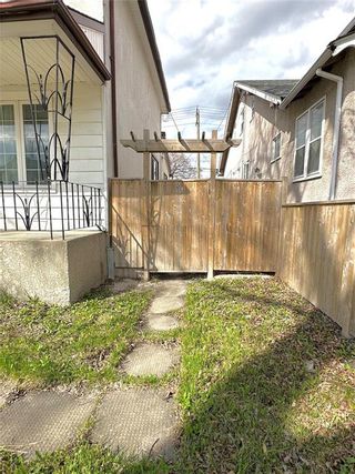 Photo 2: 433 Boyd Avenue in Winnipeg: North End Residential for sale (4A)  : MLS®# 202313031