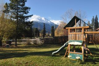 Photo 2: 4740 MANTON Road in Smithers: Smithers - Town Manufactured Home for sale (Smithers And Area (Zone 54))  : MLS®# R2631243