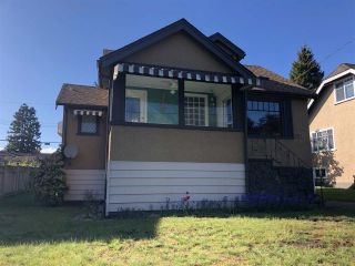 Photo 1: 1815 LONDON Street in New Westminster: West End NW House for sale : MLS®# R2454695