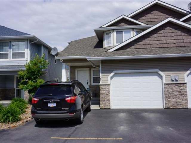 Main Photo: 1945 GRASSLANDS BLVD in Kamloops: Batchelor Heights Residential Attached for sale : MLS®# 109939