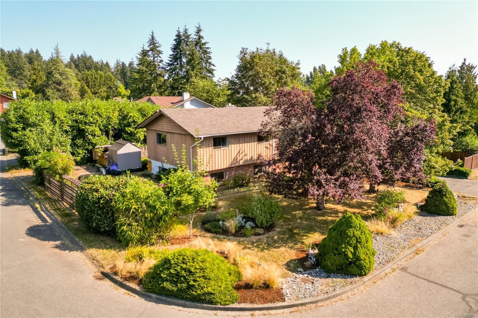 Main Photo: 1250 Verdier Ave in Central Saanich: CS Brentwood Bay House for sale : MLS®# 912579