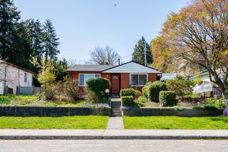 Photo 2: 107 SAPPER Street in New Westminster: Sapperton House for sale : MLS®# R2773506