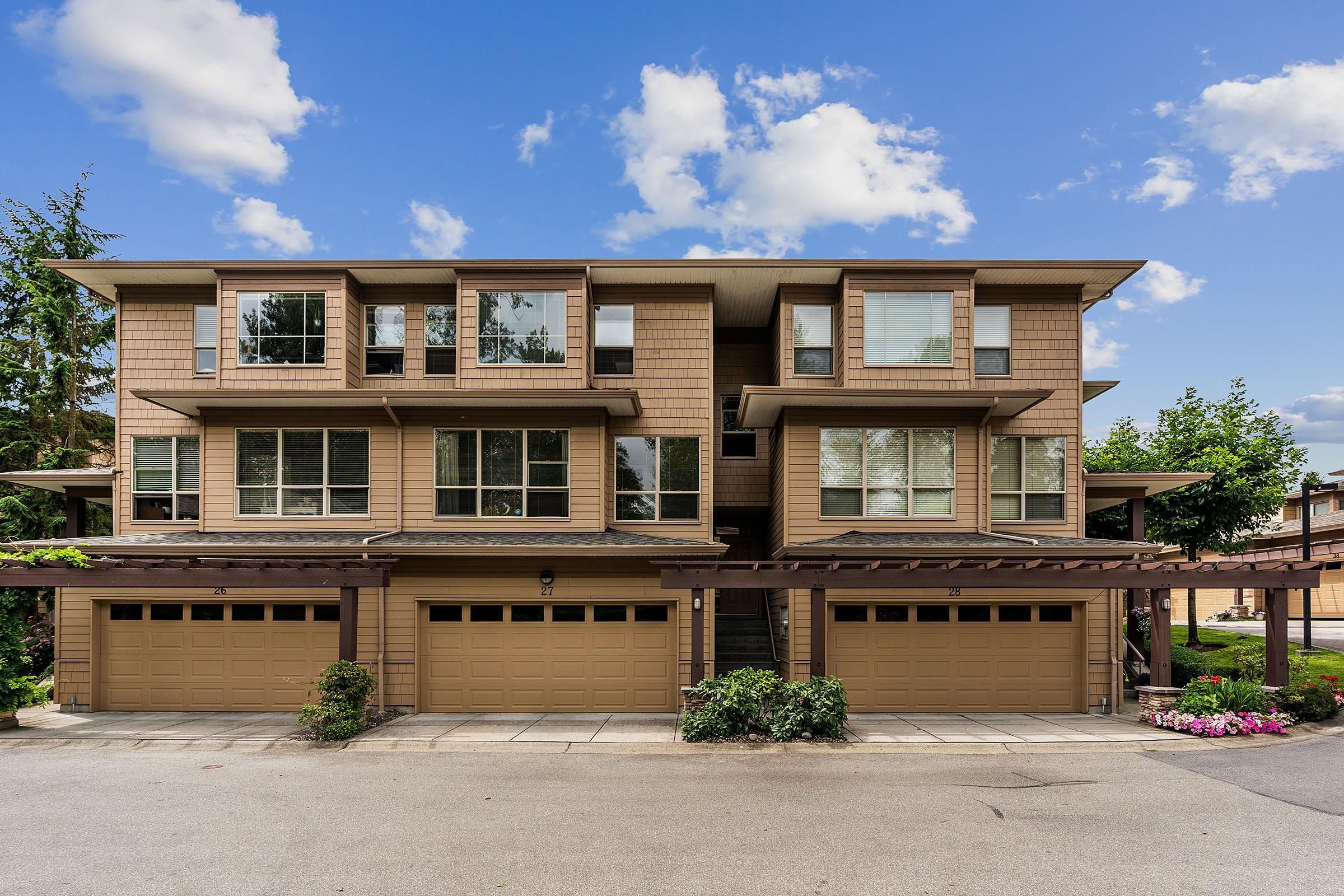 Main Photo: 27 16655 64 Avenue in Surrey: Cloverdale BC Townhouse for sale in "Ridgewood Estates" (Cloverdale)  : MLS®# R2710152
