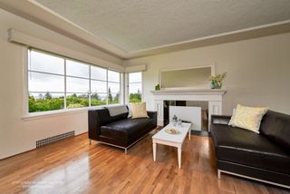 Photo 2: 342 E 25TH Street in North Vancouver: Upper Lonsdale House for sale : MLS®# R2056558