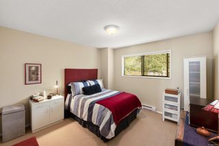 Photo 10: 988 Annie St in Saanich: SE Quadra Half Duplex for sale (Saanich East)  : MLS®# 855951