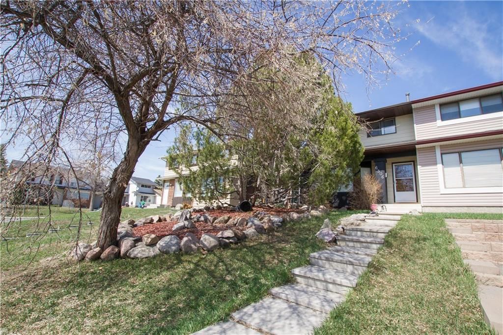 Main Photo: 6306 24 Avenue NE in Calgary: Pineridge House for sale : MLS®# C4181311