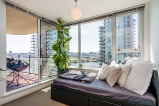 Photo 8: 1703 33 SMITHE Street in Vancouver: Yaletown Condo for sale in "COOPERS LOOKOUT" (Vancouver West)  : MLS®# R2781151