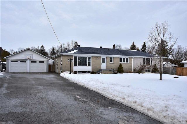 Main Photo: 218 Davidson Street in Pickering: Rural Pickering House (Bungalow) for sale : MLS®# E4045876