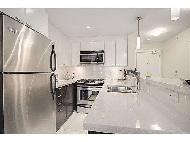 Main Photo: 606 160 W 3RD Street in North Vancouver: Lower Lonsdale Condo for sale in "ENVY" : MLS®# V1124166