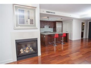 Photo 2: 104 3595 W 18TH Avenue in Vancouver: Dunbar Townhouse for sale in "DUKE ON DUNBAR" (Vancouver West)  : MLS®# V1123567