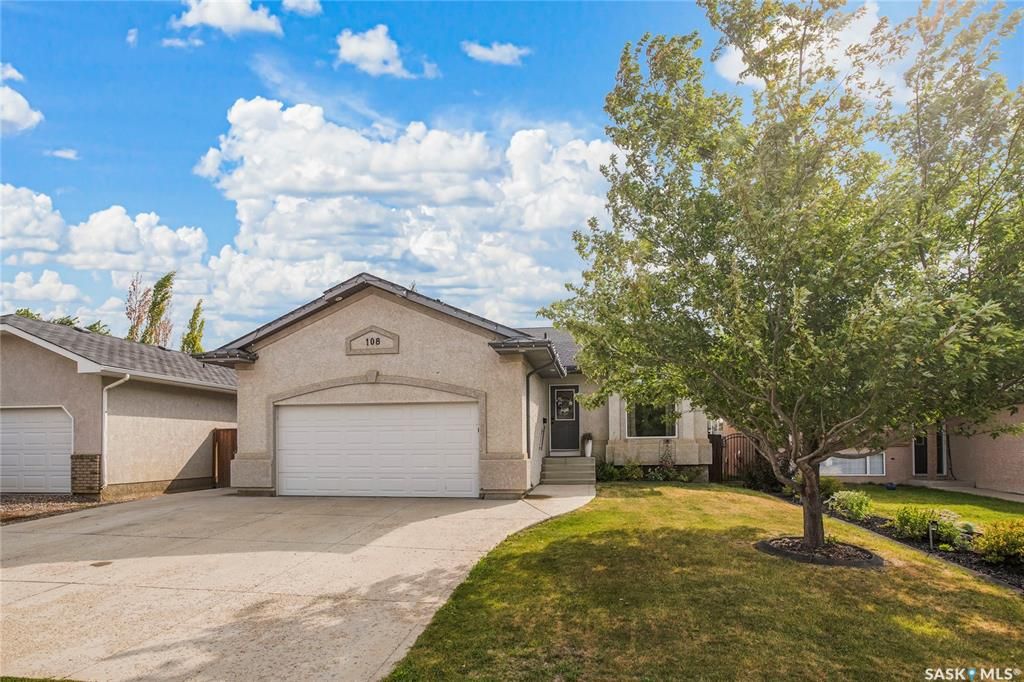 Main Photo: 108 Crystal Springs Drive in Warman: Residential for sale : MLS®# SK942203