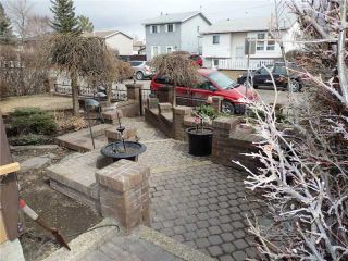 Photo 2: 15 CASTLEBROOK Rise NE in CALGARY: Castleridge Residential Detached Single Family for sale (Calgary)  : MLS®# C3609404