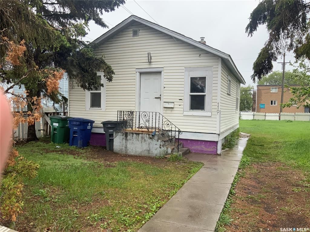 Main Photo: 110 U Avenue South in Saskatoon: Pleasant Hill Residential for sale : MLS®# SK914618