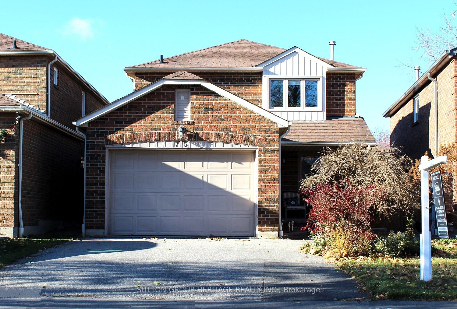 Main Photo: 75 Brockman Crescent in Ajax: Central West House (2-Storey) for sale : MLS®# E7310044