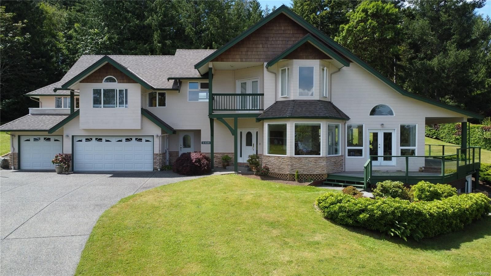 Main Photo: 1425 Cloake Hill Rd in North Saanich: NS Lands End House for sale : MLS®# 906996