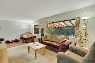 Photo 3: 15530 THRIFT Avenue: White Rock House for sale (South Surrey White Rock)  : MLS®# R2859320