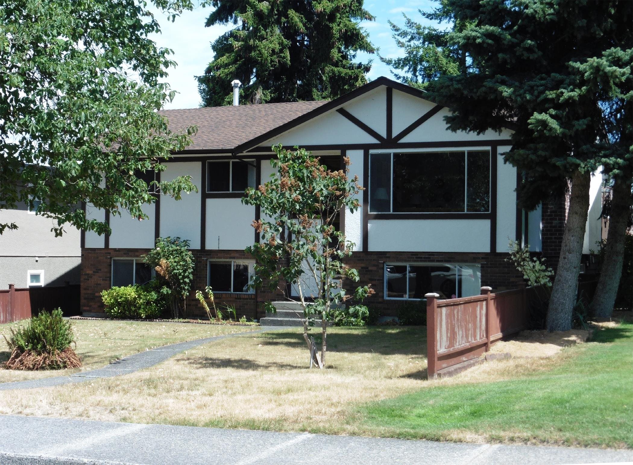 Main Photo: 6802 ACACIA Avenue in Burnaby: Highgate House for sale (Burnaby South)  : MLS®# R2801692