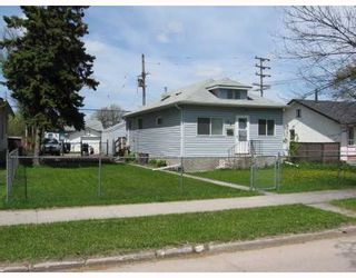 Photo 1: 99 CLONARD Avenue in WINNIPEG: St Vital Single Family Detached for sale (South East Winnipeg)  : MLS®# 2909421