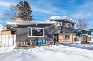 Main Photo: 24 Gissing Drive SW in Calgary: Glamorgan Detached for sale : MLS®# A2030289