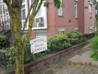 Photo 1: 170 20170 FRASER Highway in Langley: Langley City Condo for sale in "PADDINGTON STATION" : MLS®# R2461755