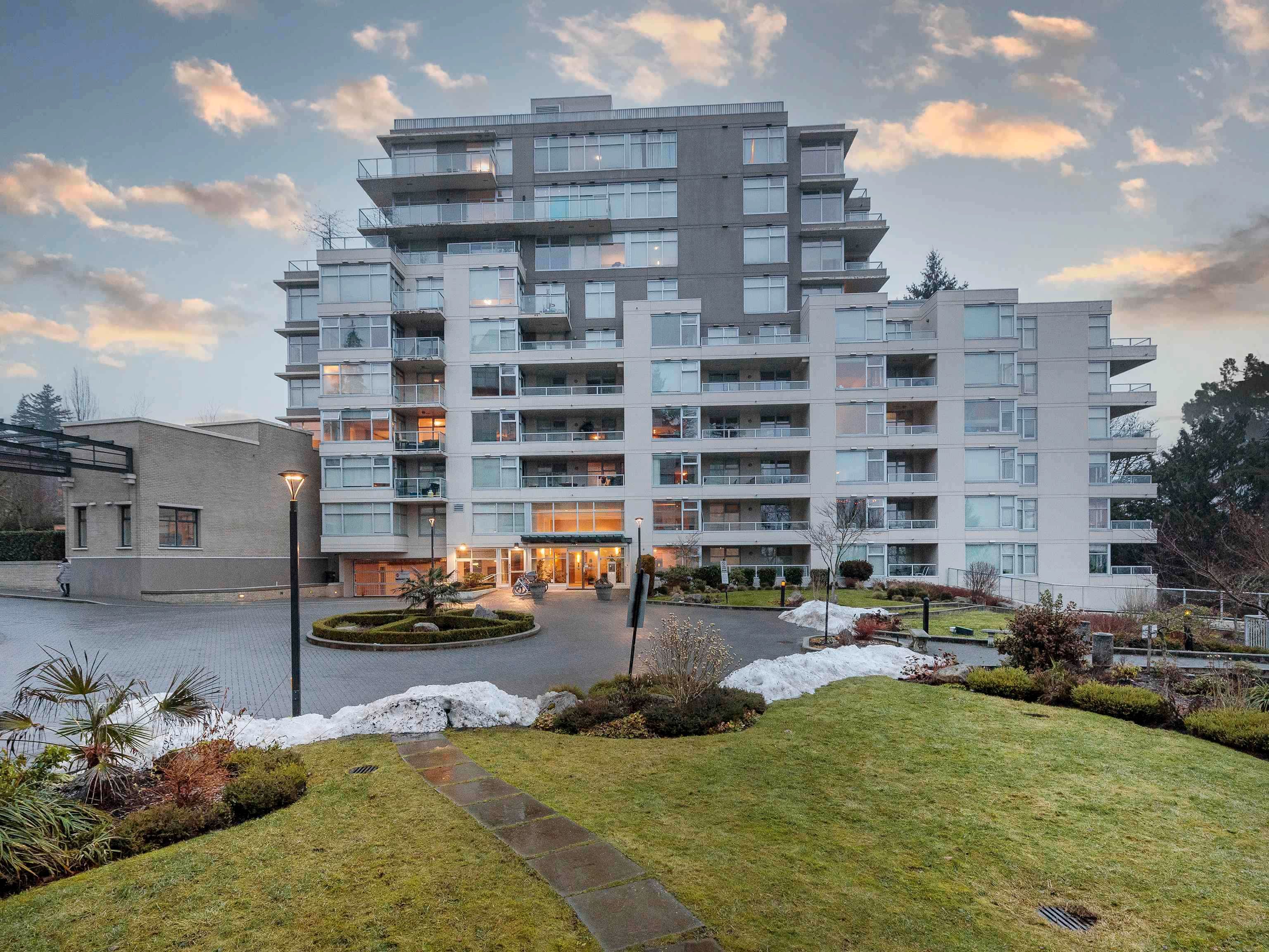 Main Photo: 003 9288 UNIVERSITY Crescent in Burnaby: Simon Fraser Univer. Condo for sale (Burnaby North)  : MLS®# R2726700