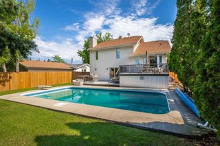 Photo 32: 4 bed 3 bath with Pool! in Winnipeg: 3G House for sale (North Kildonan)  : MLS®# 202214682