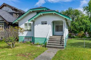 Photo 1: 2697 DUNDAS Street in Vancouver: Hastings House for sale (Vancouver East)  : MLS®# R2471004