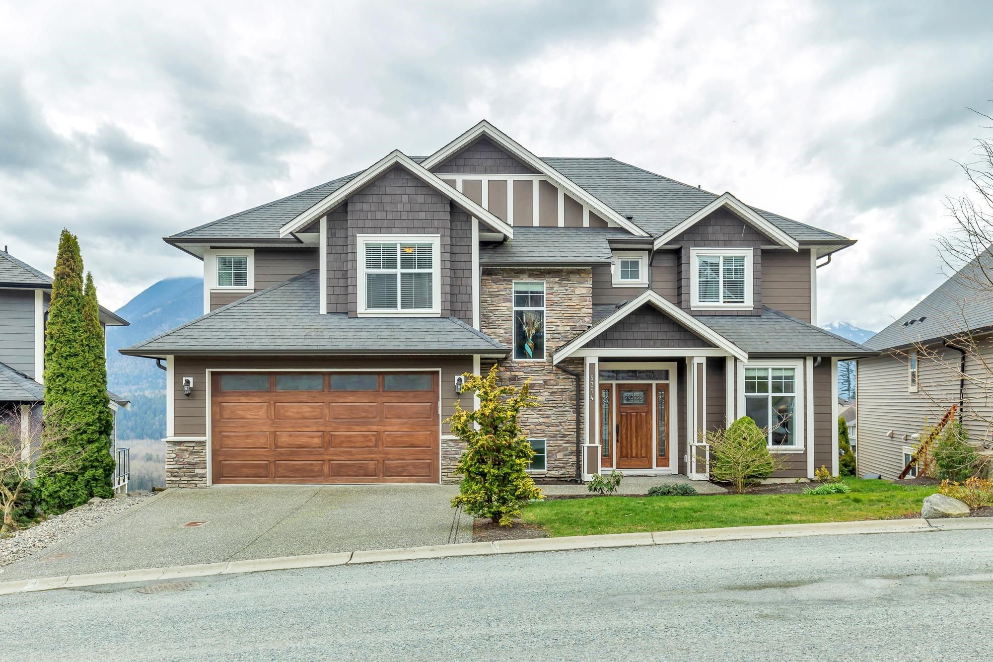 Main Photo: 5314 ABBEY Crescent in Chilliwack: Promontory House for sale (Sardis)  : MLS®# R2671856