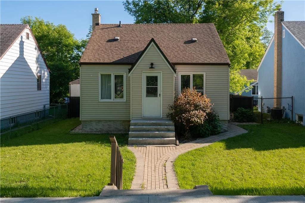 Main Photo: 62 Armstrong Avenue in Winnipeg: Scotia Heights House for sale (4D)  : MLS®# 202215763