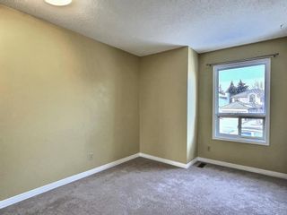 Photo 5: 103 Signal Hill Green SW in Calgary: Signal Hill Row/Townhouse for sale : MLS®# A2035094