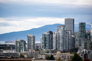 Photo 11: 809 328 E 11TH Avenue in Vancouver: Mount Pleasant VE Condo for sale in "UNO" (Vancouver East)  : MLS®# R2507884