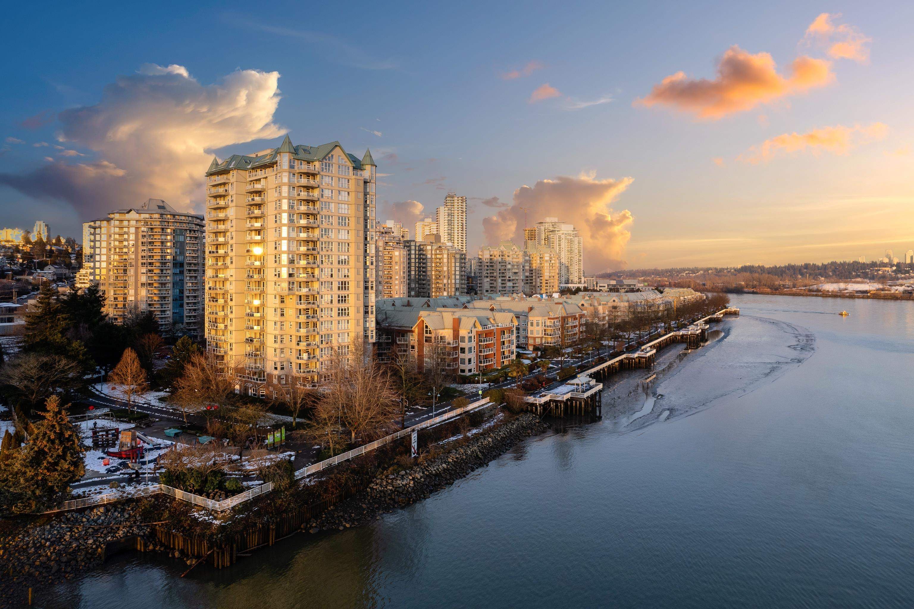Main Photo: 415 31 RELIANCE Court in New Westminster: Quay Condo for sale in "QUAYWEST" : MLS®# R2756397